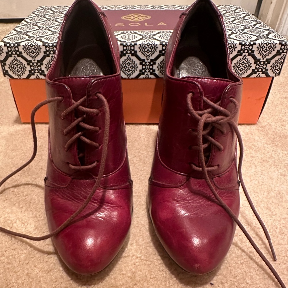 ISOLA Burgundy Leather Lace Up Heeled Oxford Booties, Size: 6.5
